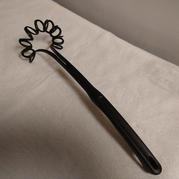 The Pampered Chef Kitchen The Pampered Chef Black Spiral Whisk 1
